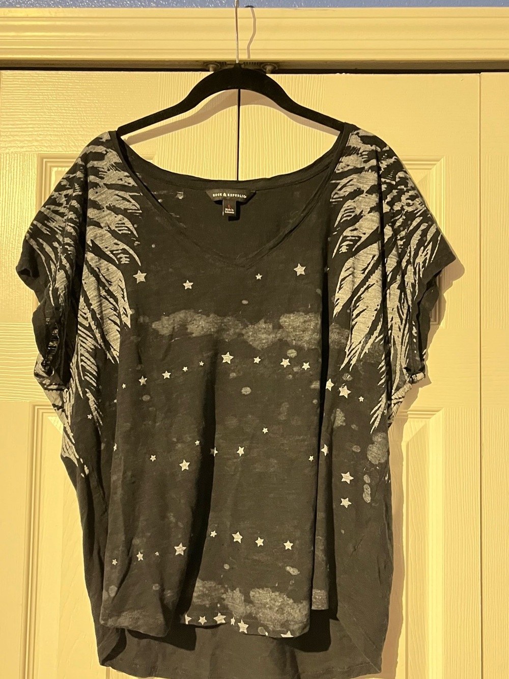 Rock & Republic Black Star & Wings Graphic Short Sleeve Tee